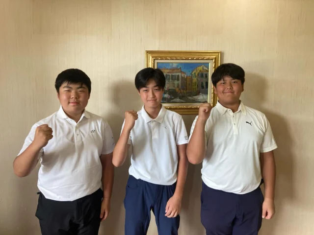 明日7月10日に青森県・みちのく国際ゴルフ倶楽部で開幕する第2回U15全国ジュニアアスリートゴルフクラブチーム東北地区推薦選考会を前に、本日9日は公式練習ラウンドと抽選会が行われました。
秋田JrGA、八戸JrGC、Teamみやぎの3チームが来年1月に茨城県・太平洋クラブ大洗シャーウッドコースで行われる太平洋クラブpresents第2回U15全国ジュニアゴルフクラブチーム対抗戦の出場をかけて競います。
ご声援よろしくお願いします。

#ジュニアゴルフクラブチーム連盟
#ジュニアゴルフ
#ジュニアゴルファー
#ゴルフ #JGCF #エンジョイゴルフ #ゴルフ部 #ゴルフ #東北 #東北ジュニアゴルフ #クラブチーム #ゴルフクラブ #生涯スポーツ #しばケア #目土 #目土をしよう！ #挨拶 #加盟チーム募集中